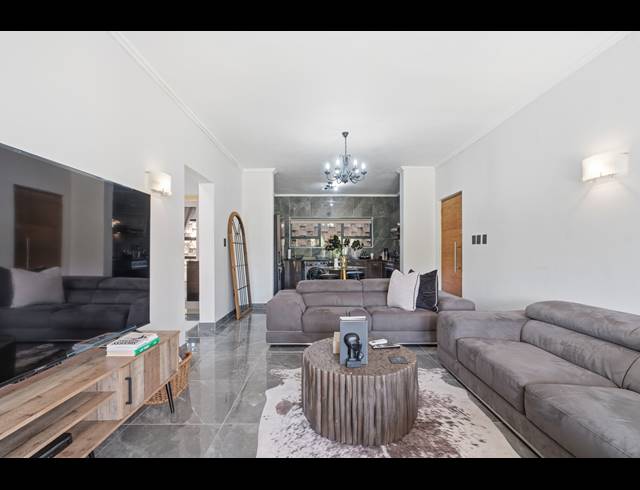 2 BEDROOM APARTMENT TO LET IN PALM LAKES ESTATE
